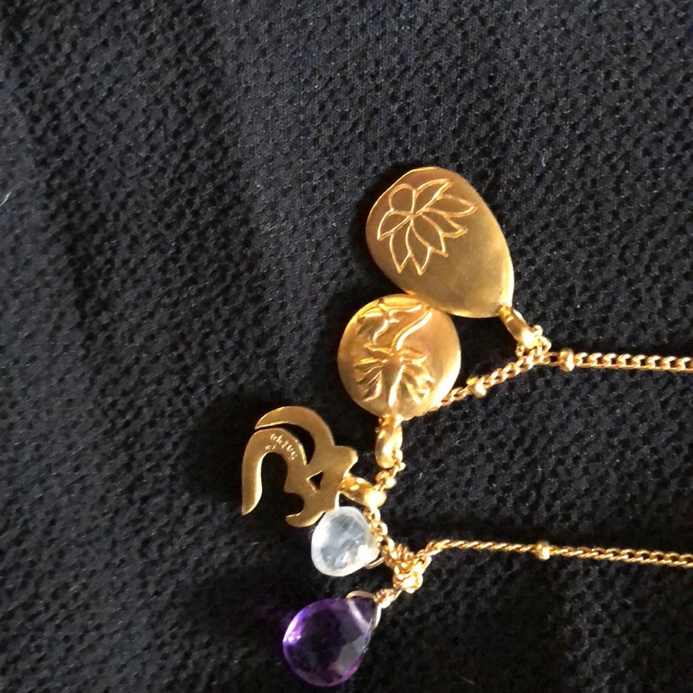 Stunning gold Satya necklace
